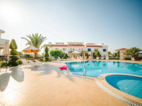 Sunny and family friendly apartment directly at the pool
